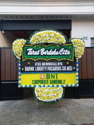 Papan Bunga Duka di Sukawangi
