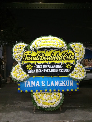 Papan Bunga Duka di Sukawangi
